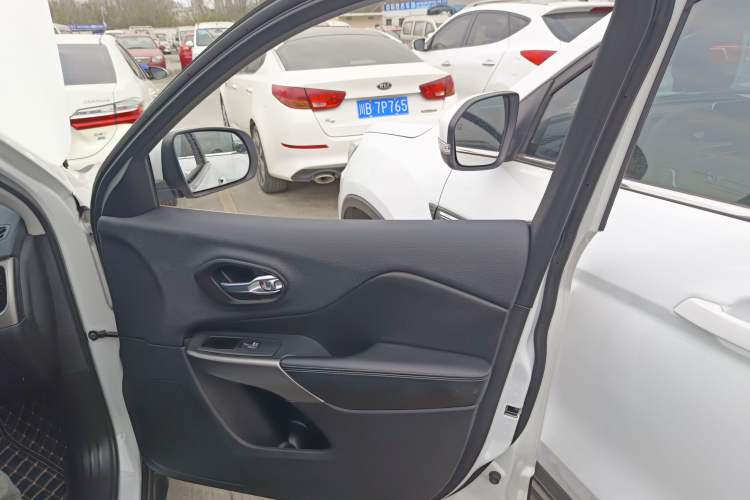 Used  Cherokee 2020 2.0T Two-Wheel Drive Leading Edition
