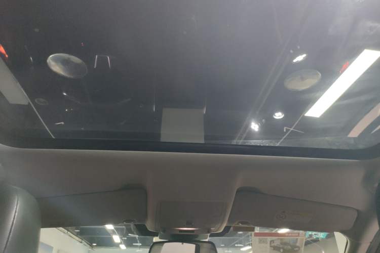 Used Land Rover Discovery Sport 2019 240 PS SE Version China VI Standard
