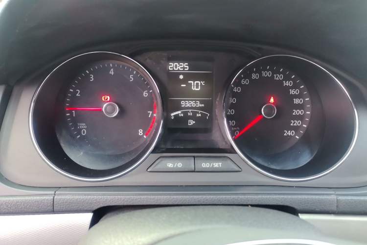 Used Volkswagen Gran Lavida 2015 1.6L Manual Comfort Edition