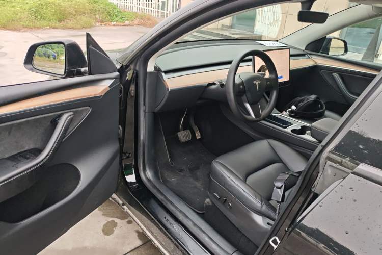 Used Tesla Model Y 2021 Standard Range Rear-Wheel Drive Version