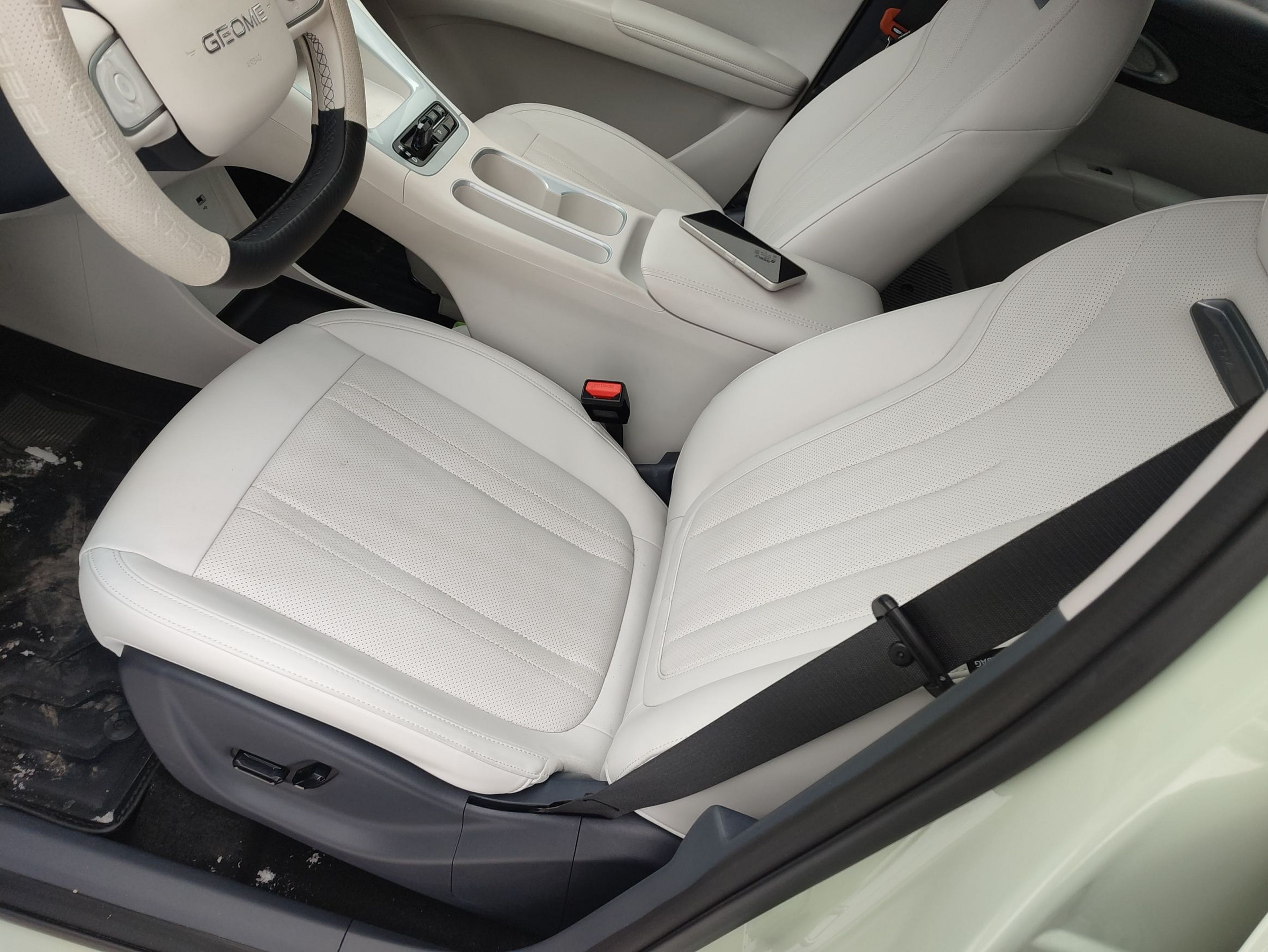 Переднее сиденье в автомобиле