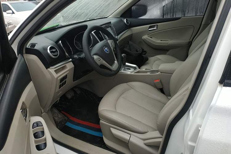 Used Venucia T70 2015 2.0L CVT Smart Edition