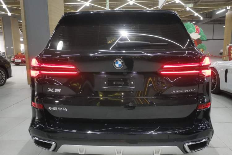 Used BMW X5 2023 xDrive 40Li M Sport Package