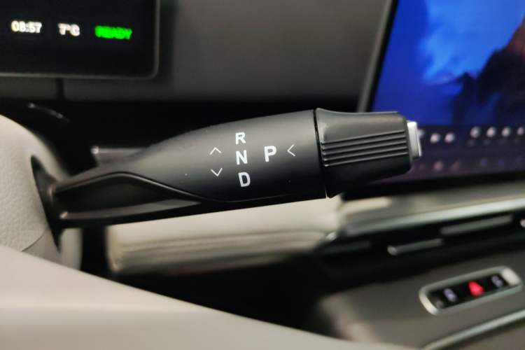 Used VOYAH Dream 2025 PHEV Four-Wheel Drive Prestige Kunpeng Edition