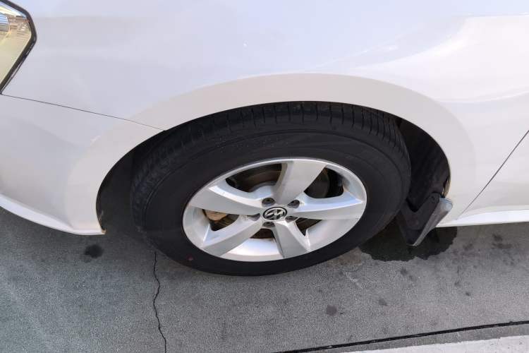 Used Volkswagen Lavida 2013 Revised Classic 1.6L Automatic Fashion Edition