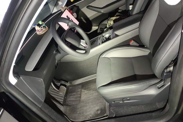 Used Tesla Model Y 2025 Rear-Wheel-Drive Version