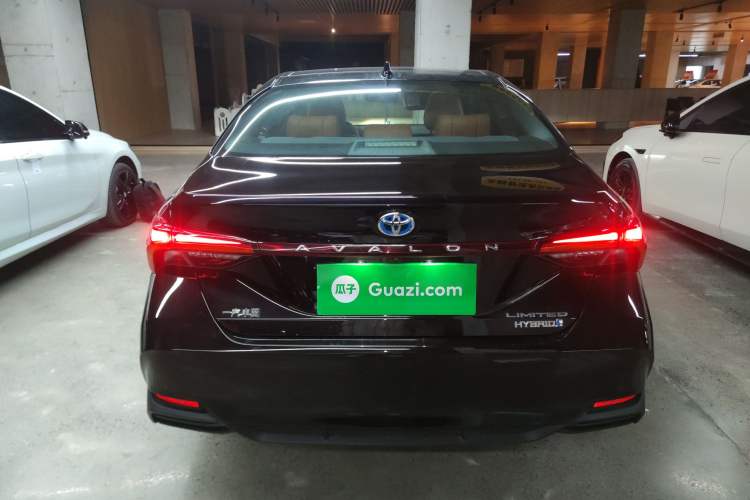 Used Toyota Avalon 2019 Dual-Engine 2.5L Limited Flagship Edition China VI Standard
