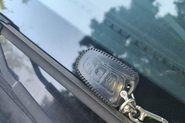 Used Hyundai Santa Fe 2015 2.0T Automatic Two-Wheel Drive Smart Version 5 Seats
