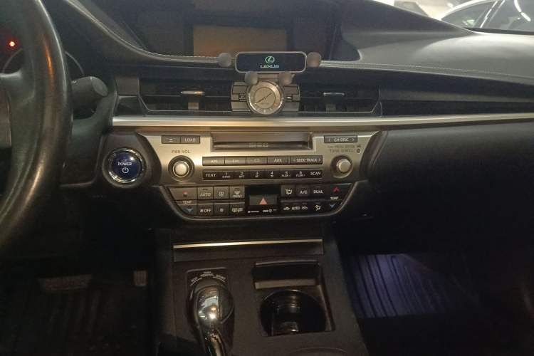 Used Lexus ES 2013 300h Elite Edition