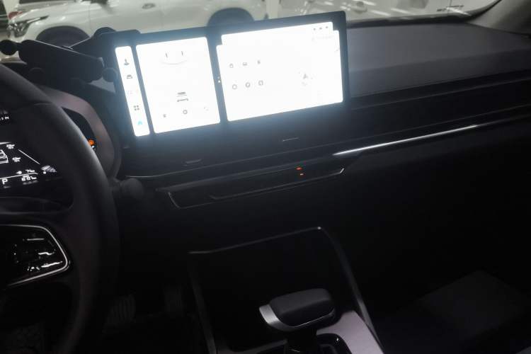 Used Geely Auto Emgrand 2023 4th Generation Champion Edition 1.5L CVT Prestige Model
