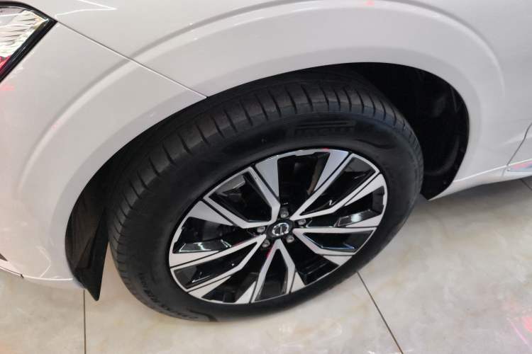 Used Volvo XC60 2024 B5 4x4 Smart Luxury Edition