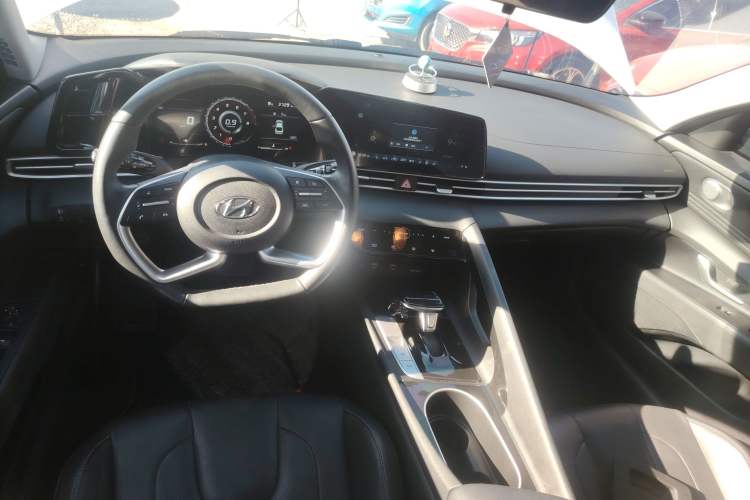 Used Hyundai Elantra 2022 1.5L CVT LUX Prestige Edition