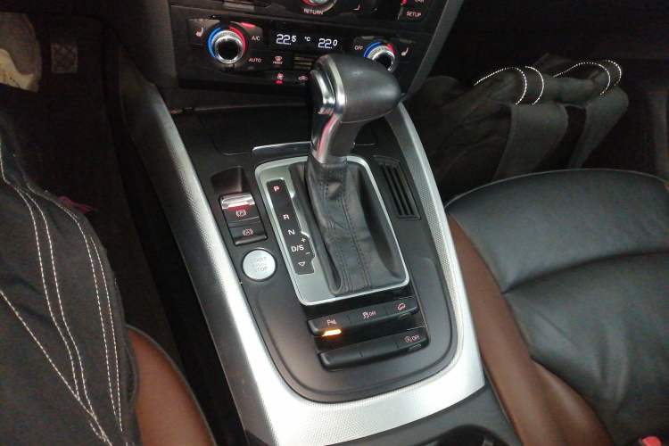 Used Audi Q5 2018 Collector's Edition 40 TFSI Technology Model
