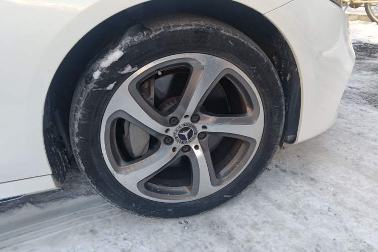 Used Mercedes-Benz E-Class 2018 E 300 L Sporty and Stylish Model
