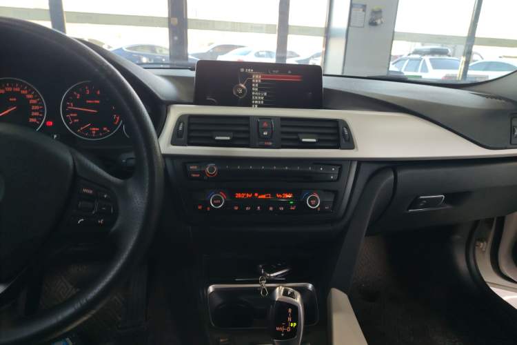 Used BMW 3 Series 2015 320Li Fashion Model
