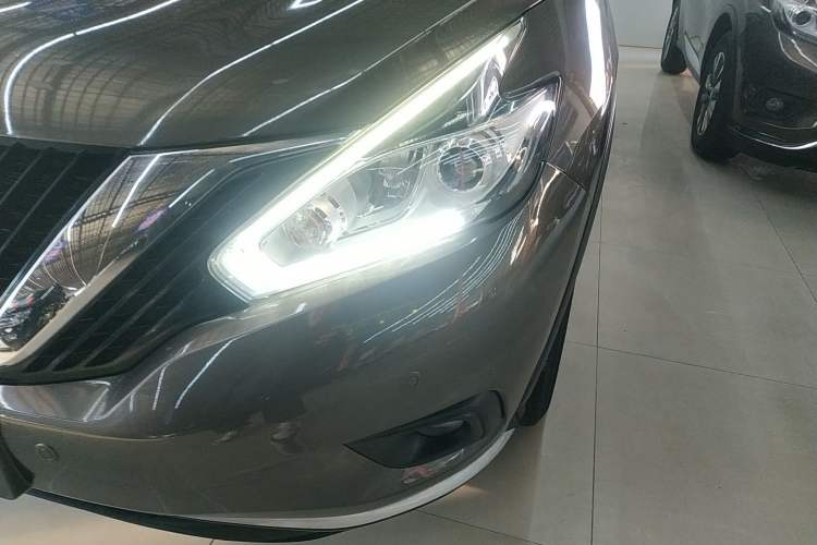 Used Nissan Murano 2019 2.5L XL Two-Wheel Drive Smart Connect Luxury Edition China VI Standard