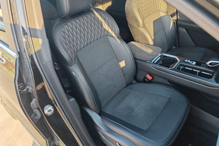 Used Geely Auto Haoyue L 2025 2.0T DCT Luxury Edition