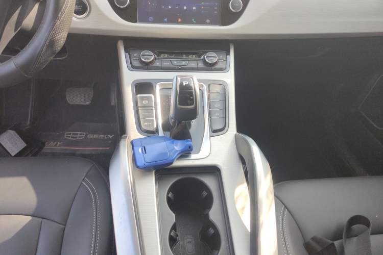 Used Geely Auto Emgrand X7 Sport 2020 1.8TD DCT Two-Wheel Drive Smart Connect 4G-Enabled Version
