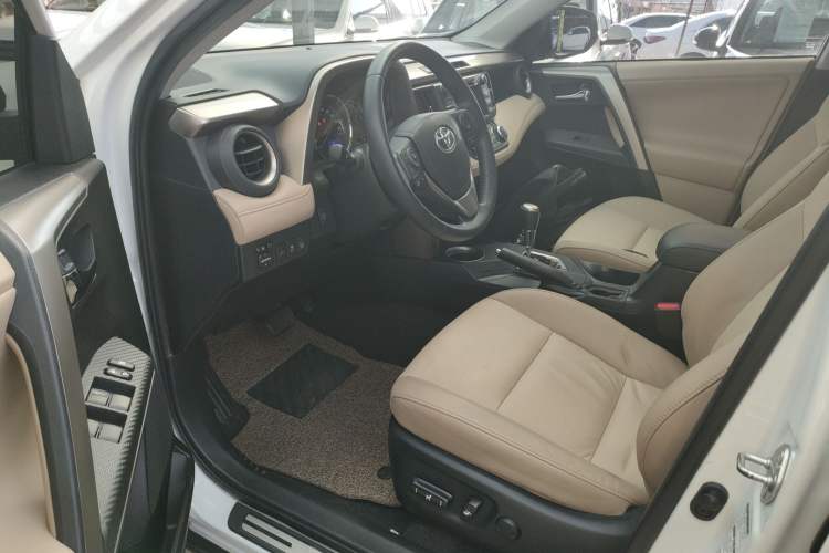 Used Toyota RAV4 2015 2.5L Automatic 4x4 Prestige Edition
