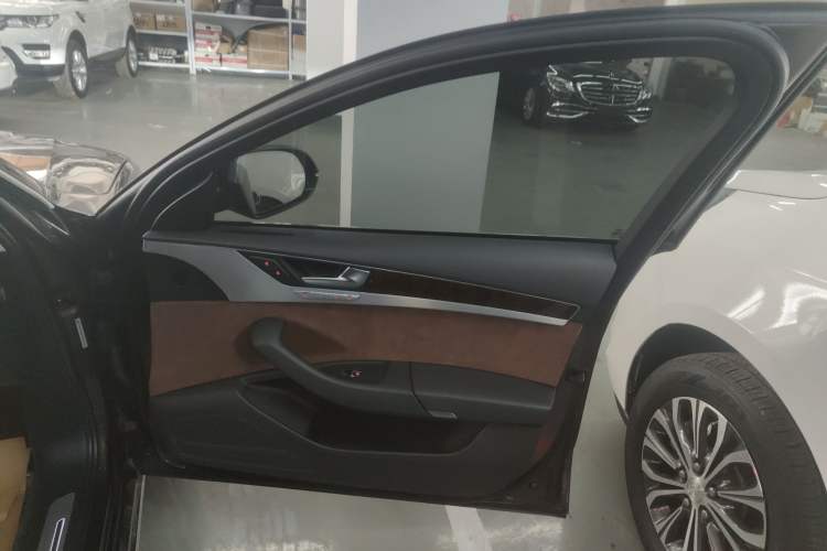 Used Audi A8 2014 A8L 45 TFSI quattro Comfort model
