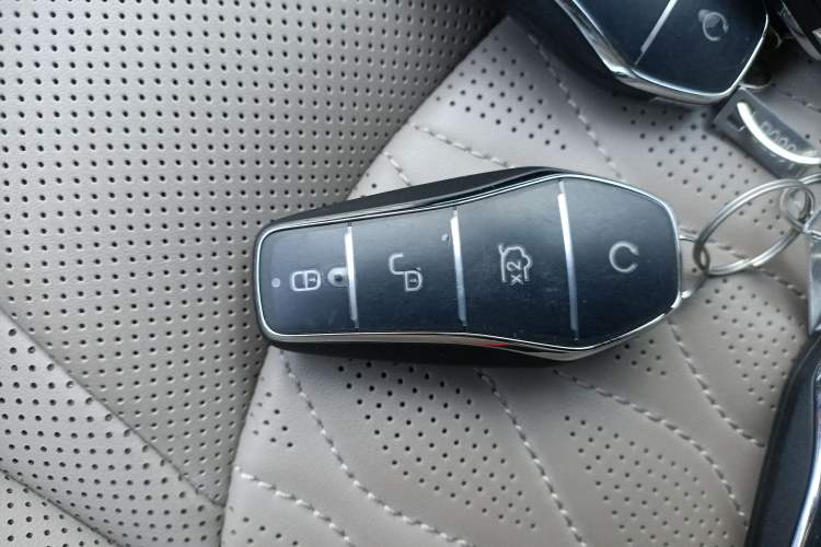 Used BYD Han 2025 EV with 701 km of Laser Radar-Enabled Intelligent Driving
