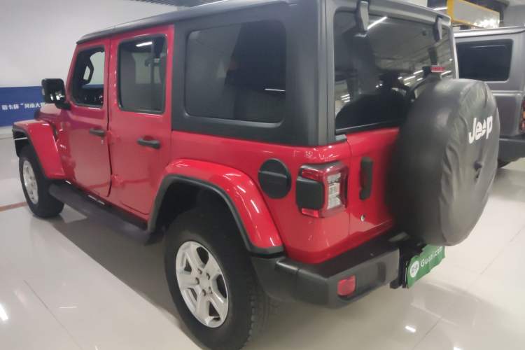 Used  Wrangler 2019 2.0T Sahara Four-Door Version China VI Emission Standard
