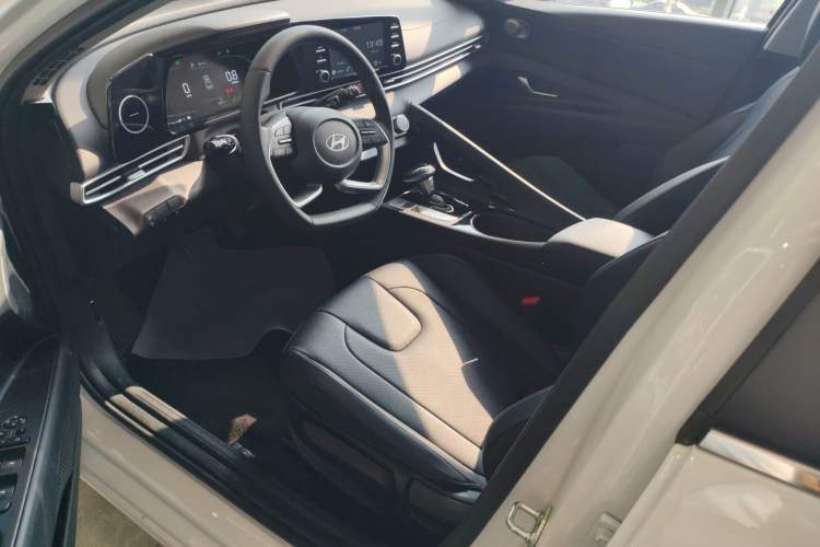 Used Hyundai Elantra 2023 1.5L CVT GLX Elite Edition
