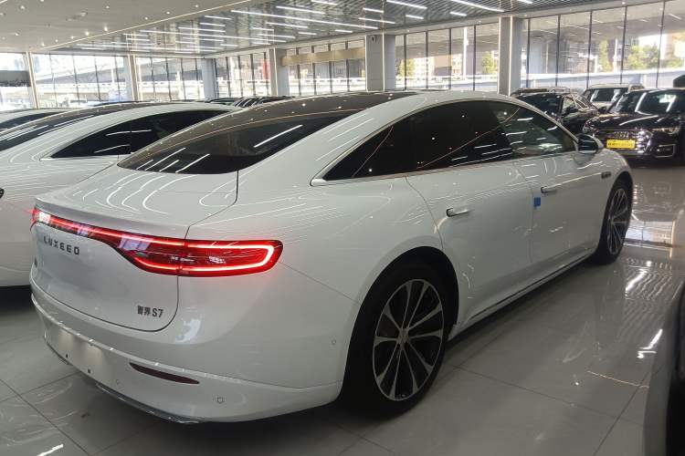 Used Hima Luxeed S7 2024 Pro Model
