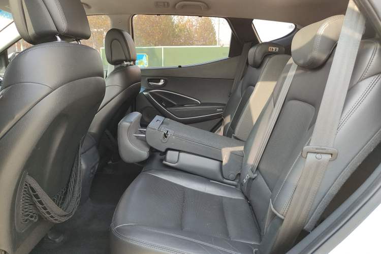 Used Hyundai Santa Fe 2015 2.0T Automatic Two-Wheel Drive Smart Version 5 Seats
