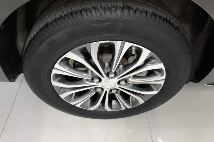 Used Buick GL8 2023 Facelifted Land Cruiser Executive Luxury Version
