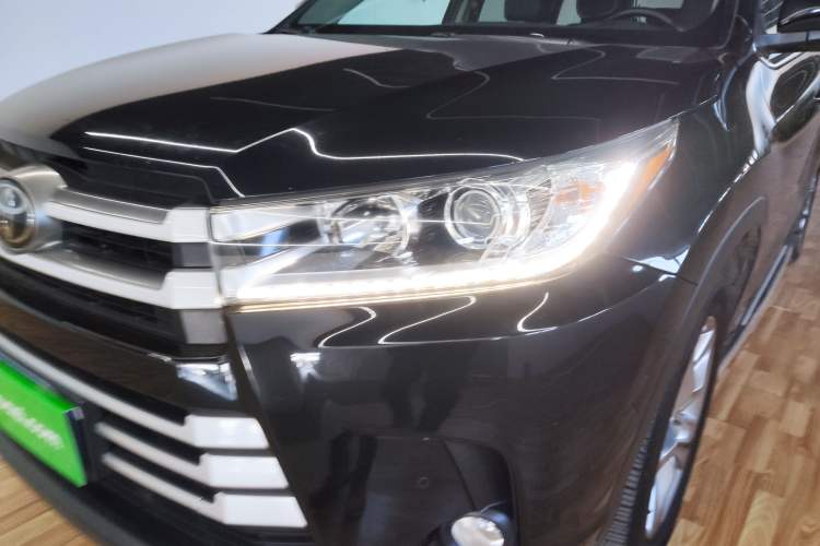 Used Toyota Highlander 2018 2.0T Four-Wheel Drive Luxury Version 7 Seats China VI Standard
