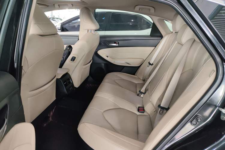 Used Toyota Avalon 2019 Dual-Engine 2.5L Luxury Edition China VI Standard
