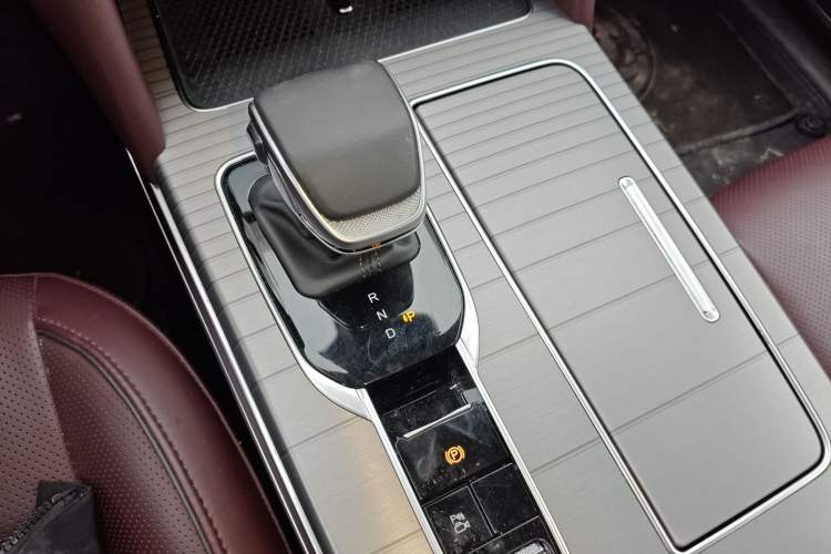 Used Hongqi HS7 PHEV 2024 2.0T PHEV Four-Wheel Drive Flagship Edition 7 Seats