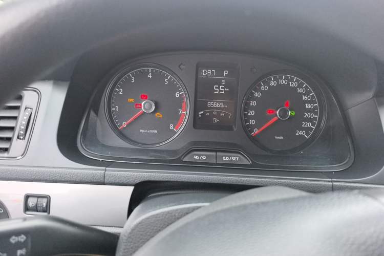 Used Volkswagen Lavida 2013 Revised Classic 1.6L Automatic Fashion Edition