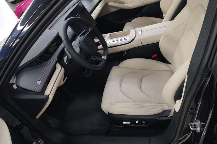 Used  SU7 2024 Rear-Drive Ultra-Long Range Advanced Pro-Level Intelligent Driving Version
