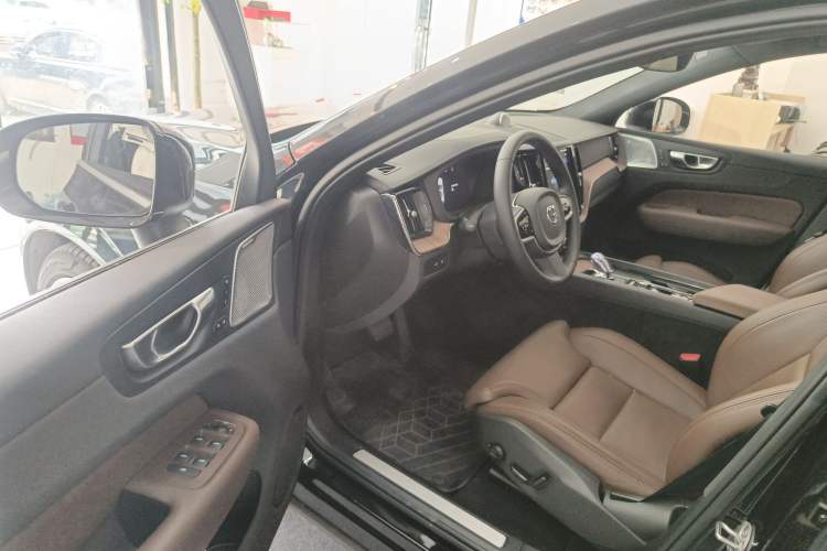 Used Volvo XC60 New Energy 2025 Plug-in Hybrid Long-Range All-Wheel Drive Smart Luxury Edition