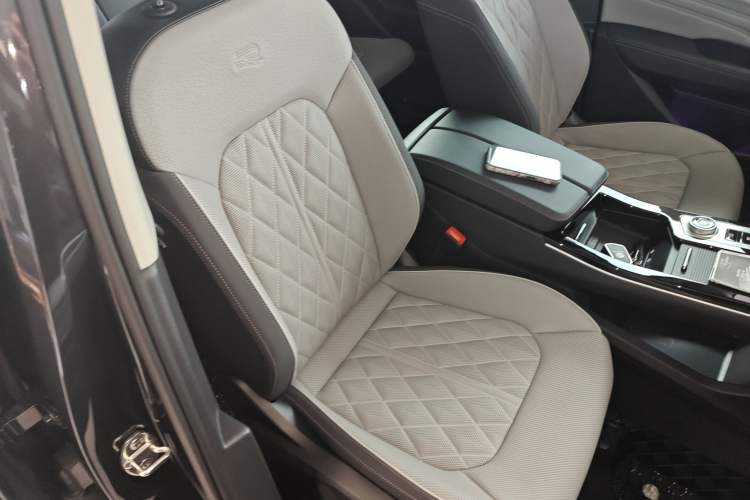 Used Volkswagen Tavendor 2024 380TSI All-Wheel Drive R-Line Cruise Edition
