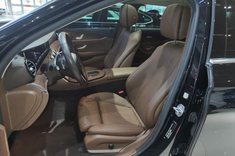 Used Mercedes-Benz E-Class 2023 Facelift E 260 L
