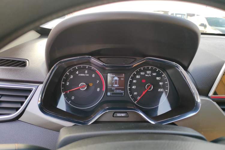 Used Baojun 310W 2017 1.5L Manual Luxury Model China V Standard
