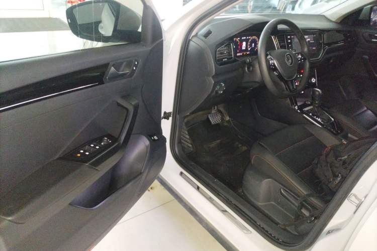 Used Volkswagen T-ROC 2021 280TSI DSG Two-Wheel Drive Comfort Connect 30th Anniversary Edition
