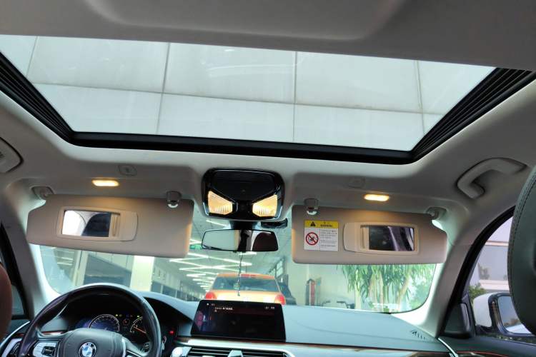 Used BMW 5 Series 2018 525Li Luxury Package
