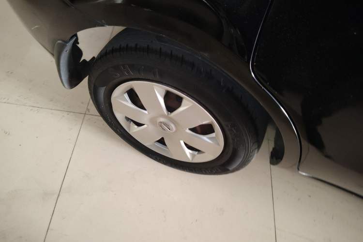 Used Nissan Livina 2010 Jingyue Edition 1.6L Manual All-Around Model
