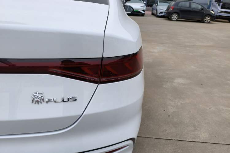 Used BYD Qin PLUS 2024 HONOR Edition DM-i 120KM Excellence Model
