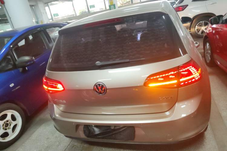 Used Volkswagen Golf 2016 1.6L Automatic Fashion Model

