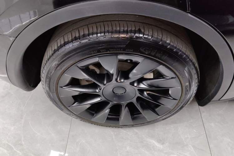 Used Tesla Model Y 2022 Long-Range All-Wheel-Drive Version