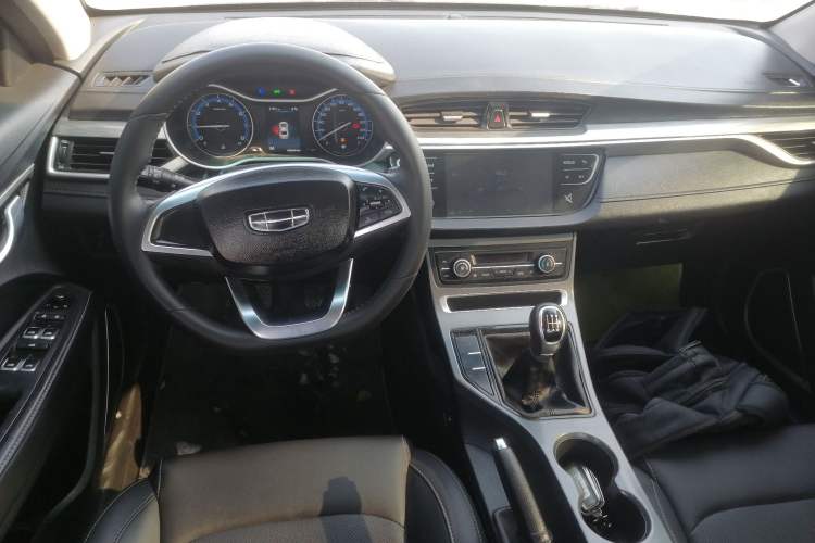 Used Geely Auto Emgrand 2019 Leading Edition 1.5L Manual Luxury Model China VI Standard
