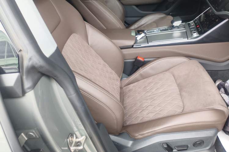 Used Audi A7L 2024 45TFSI quattro S-line Visionary Edition Flow Crystal Package