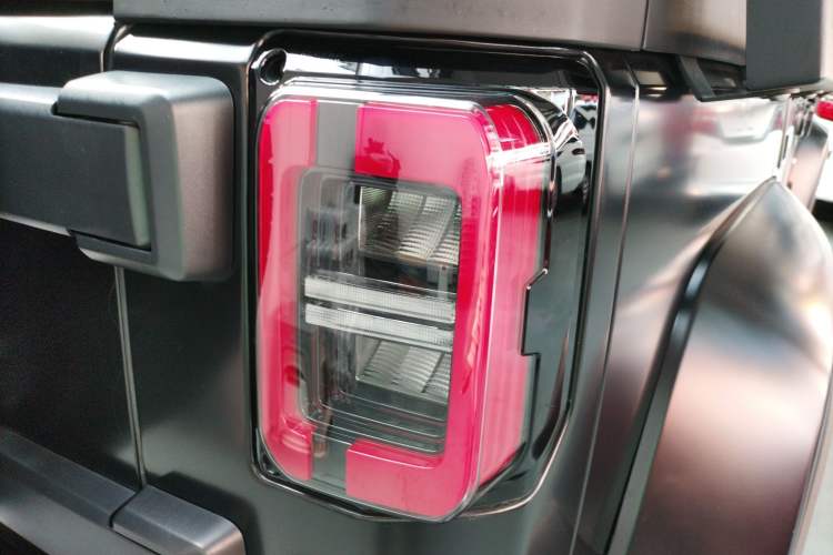 Used Beijing Auto BJ40 2023 2.0D Automatic Four-Wheel Drive Blade Hero Edition Adventurer Type
