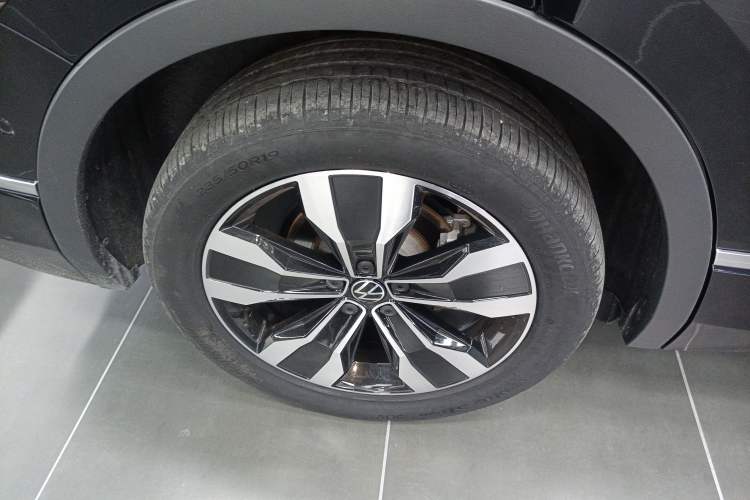 Used Volkswagen Tiguan L 2023 330TSI Automatic Two-Wheel Drive R-Line Enjoyment Edition
