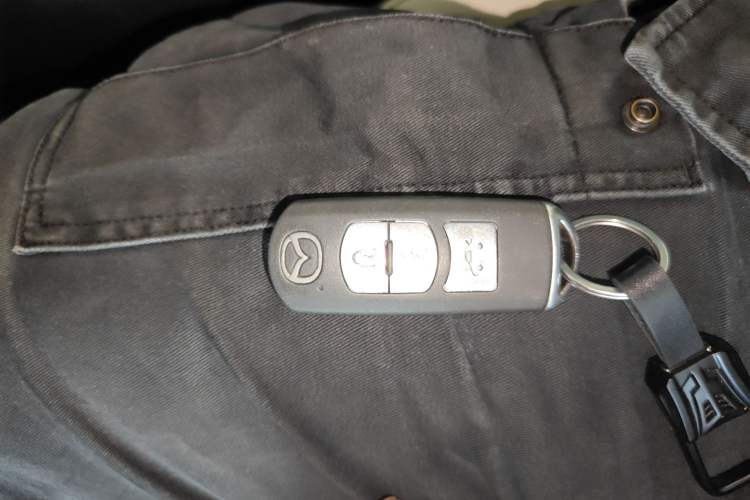 Used Mazda Mazda 3 Axela 2014 Sedan 2.0L Automatic Sport Model